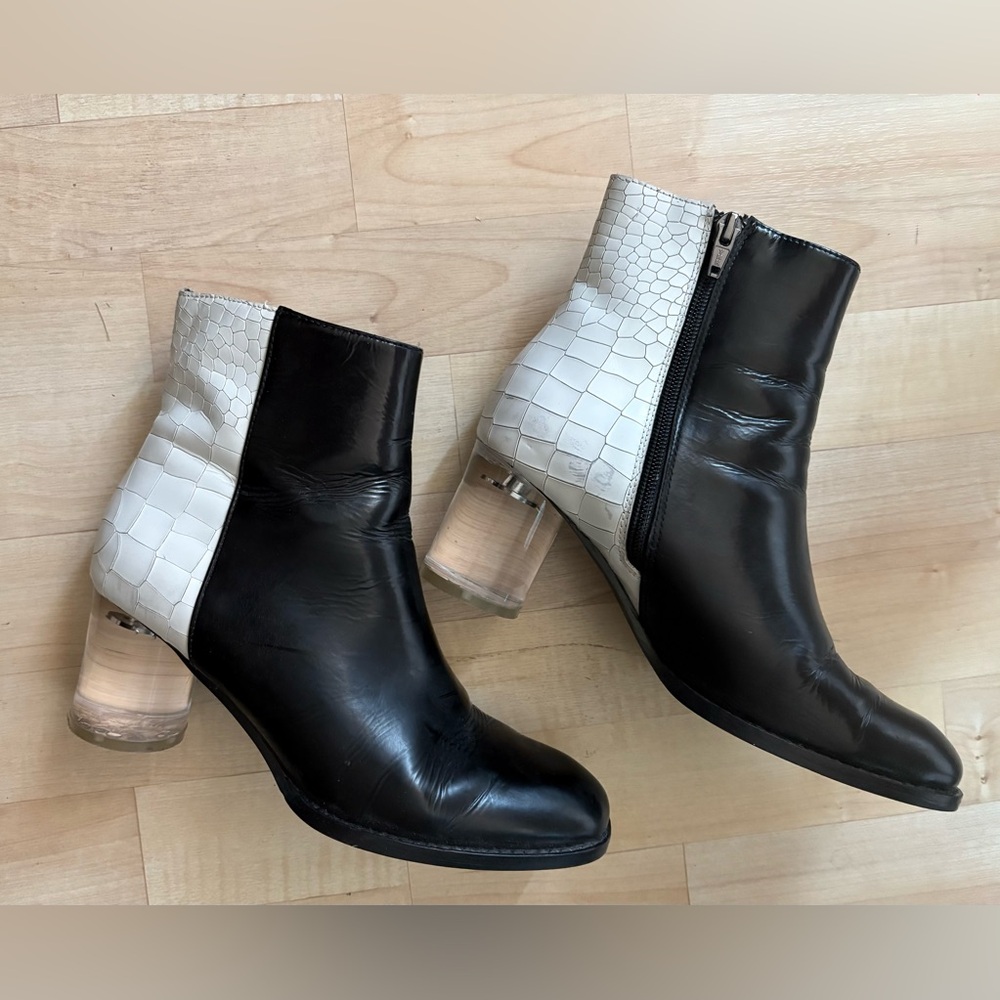 Amazing Retro Black and White Leather Ankle Boot.